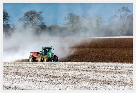 Primavera: Un buen tiempo para aplicar cal agrícola en las parcelas